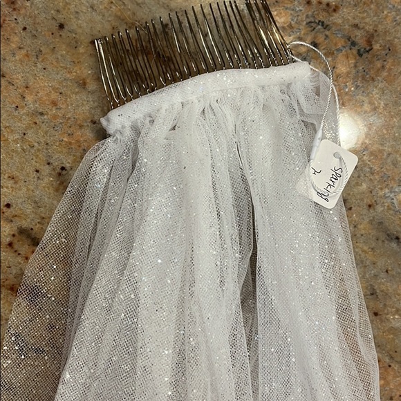 Brand new sparkle veil - Picture 3 of 4